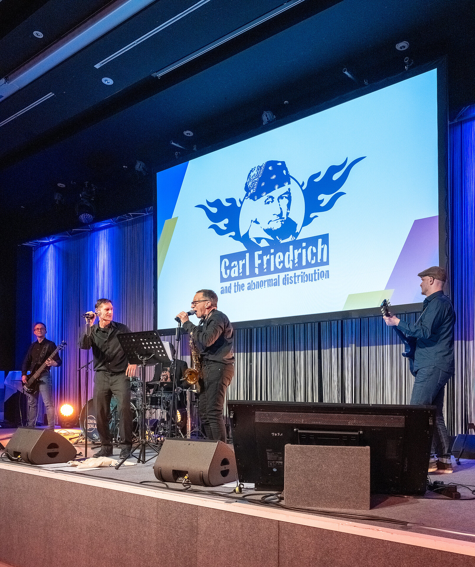 Die Band "Carl Friedrich and the abnormal distribution" tritt am Festabend der Jahrestagung 2024 von DAV/DGVFM auf