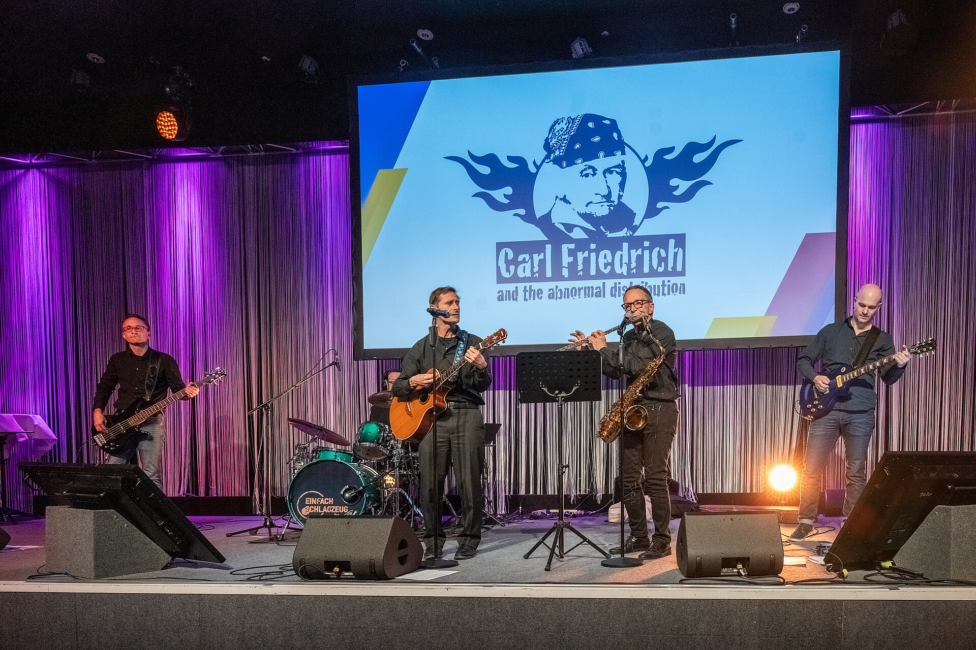 Die Band "Carl Friedrich and the abnormal distribution" tritt am Festabend der Jahrestagung 2024 von DAV/DGVFM auf