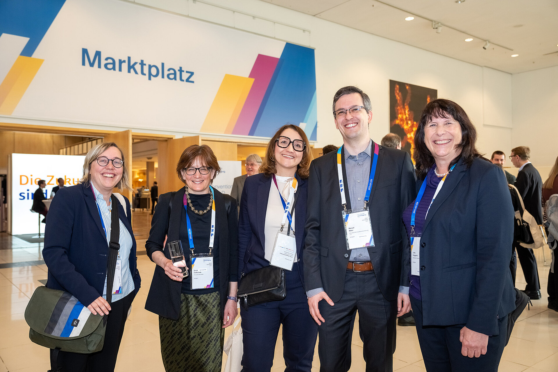 Ein Gruppenfoto von Besuchern auf der Jahrestagung 2024 von DAV/DGVFM