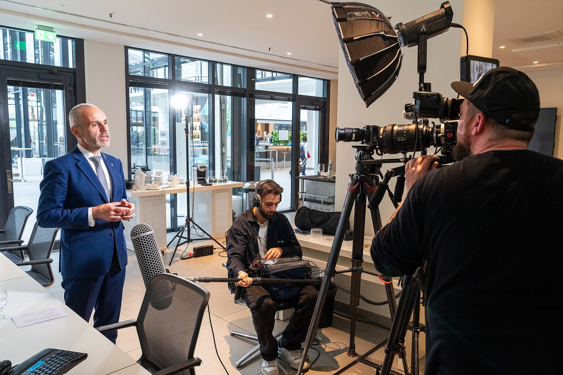 Behind the scenes: Dr. Maximilian Happacher im Interview bei der Jahrestagung 2024 von DAV/DGVFM