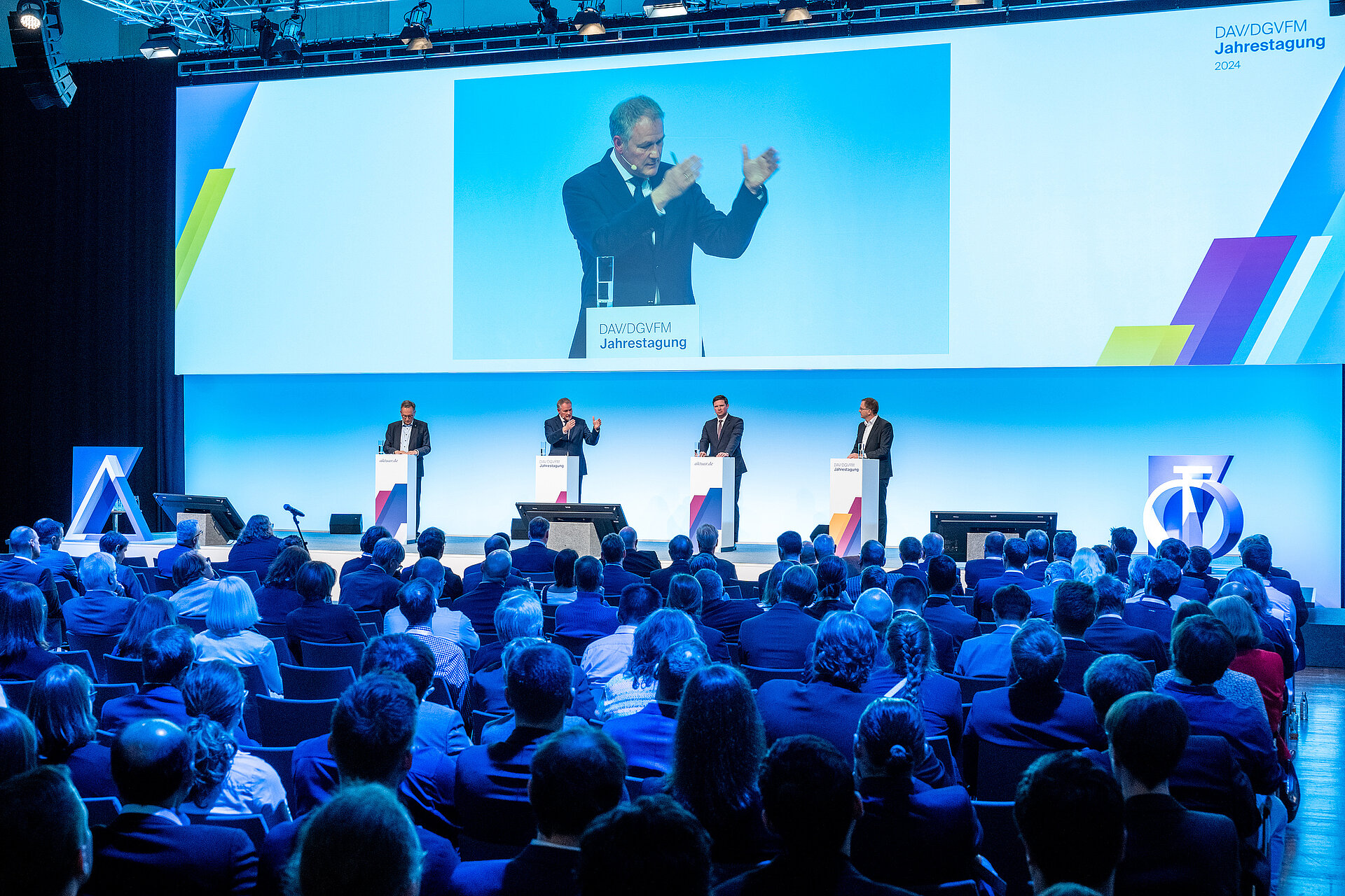 Podiumsdiskussion zum Thema „Die Zukunft der Altersvorsorge“ in der Fachgruppe LEBEN auf der Jahrestagung 2024 von DAV/DGVFM
