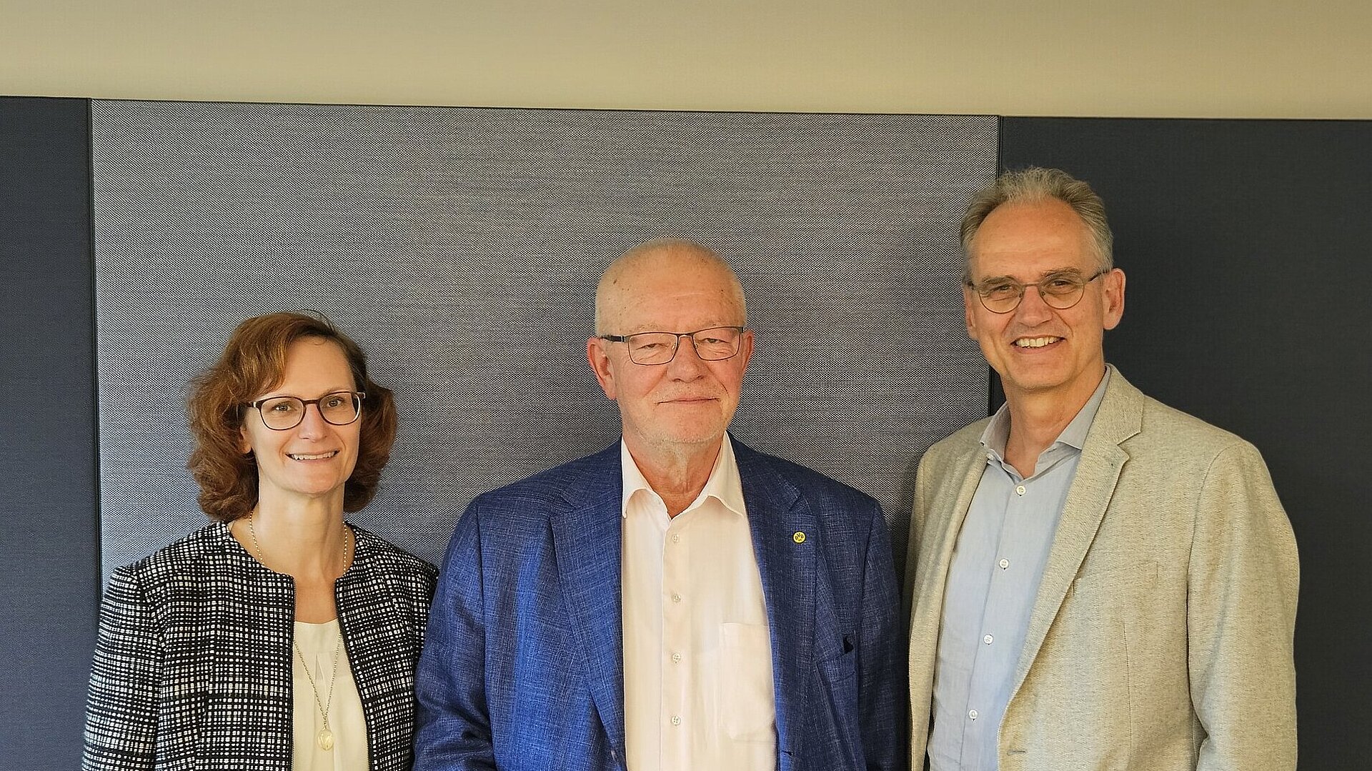 Der Vorsitzende des IVS-Vorstandes, Stefan Oecking, und seine beiden Stellvertreter Christiane Grabinski (li.) und Dr. Friedemann Lucius (re.).