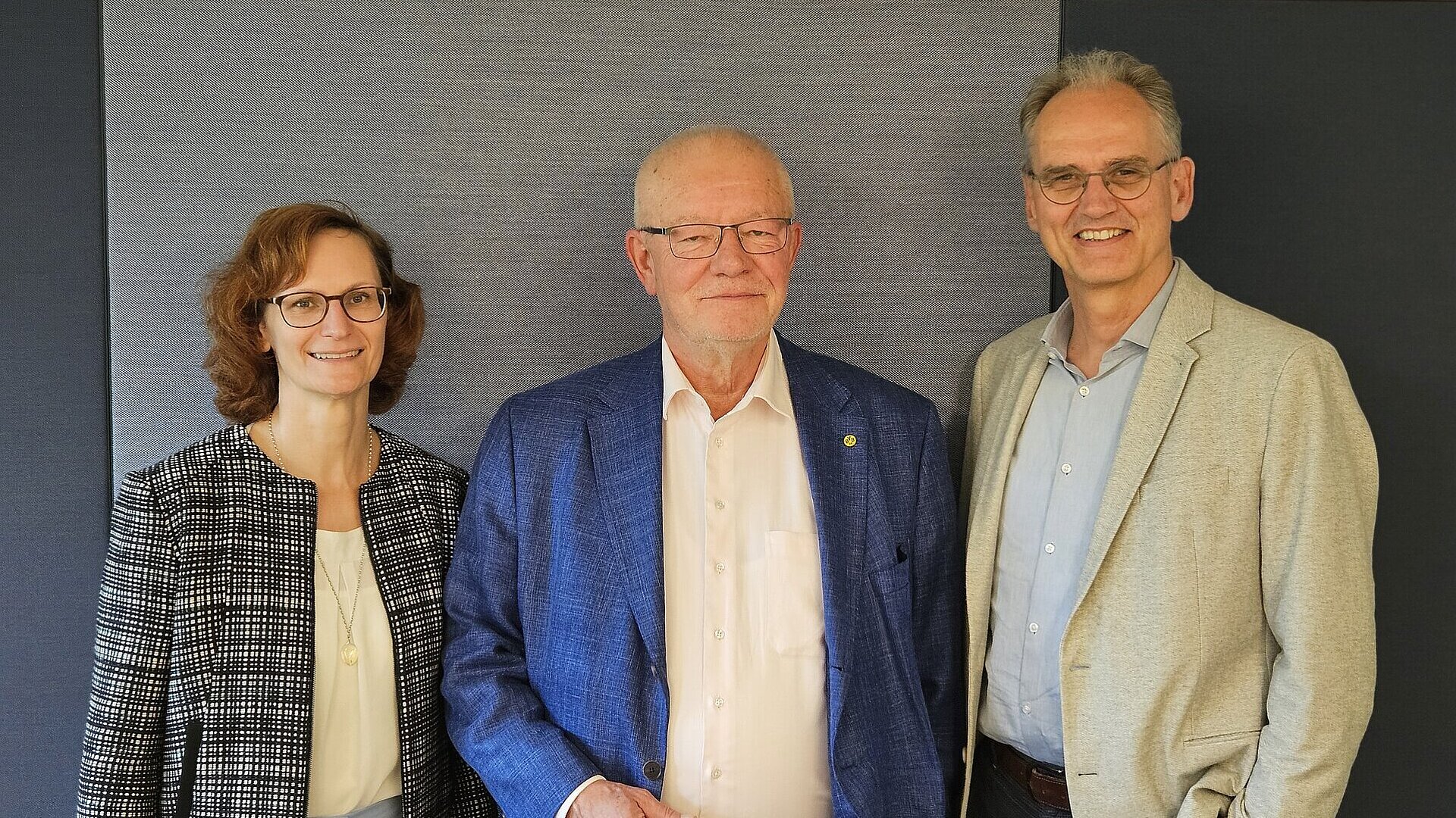 Der Vorsitzende des IVS-Vorstandes, Stefan Oecking, und seine beiden Stellvertreter Christiane Grabinski (li.) und Dr. Friedemann Lucius (re.).