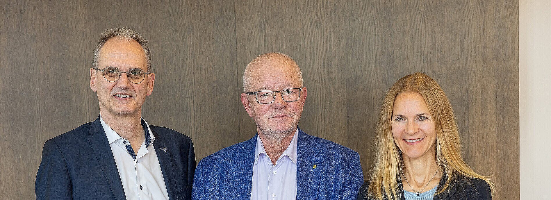 Stefan Oecking (mi.), Dr. Friedemann Lucius (li.) und Dr. Nicola Döring (re.)