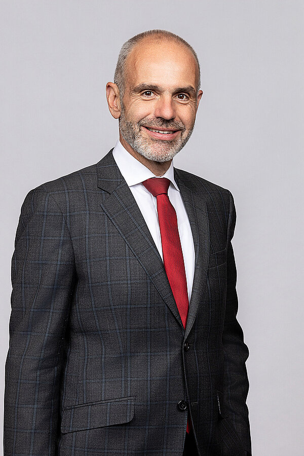 Dr. Maximilian Happacher Dr. Maximilian Happacher